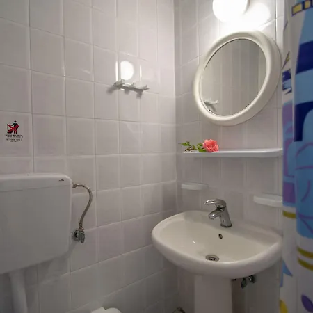 Apart Otel Agoulos